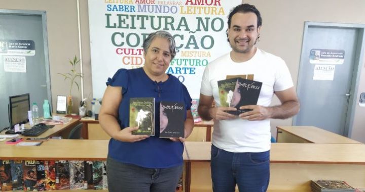 Biblioteca municipal de Juína recebe visita de autor mato-grossense